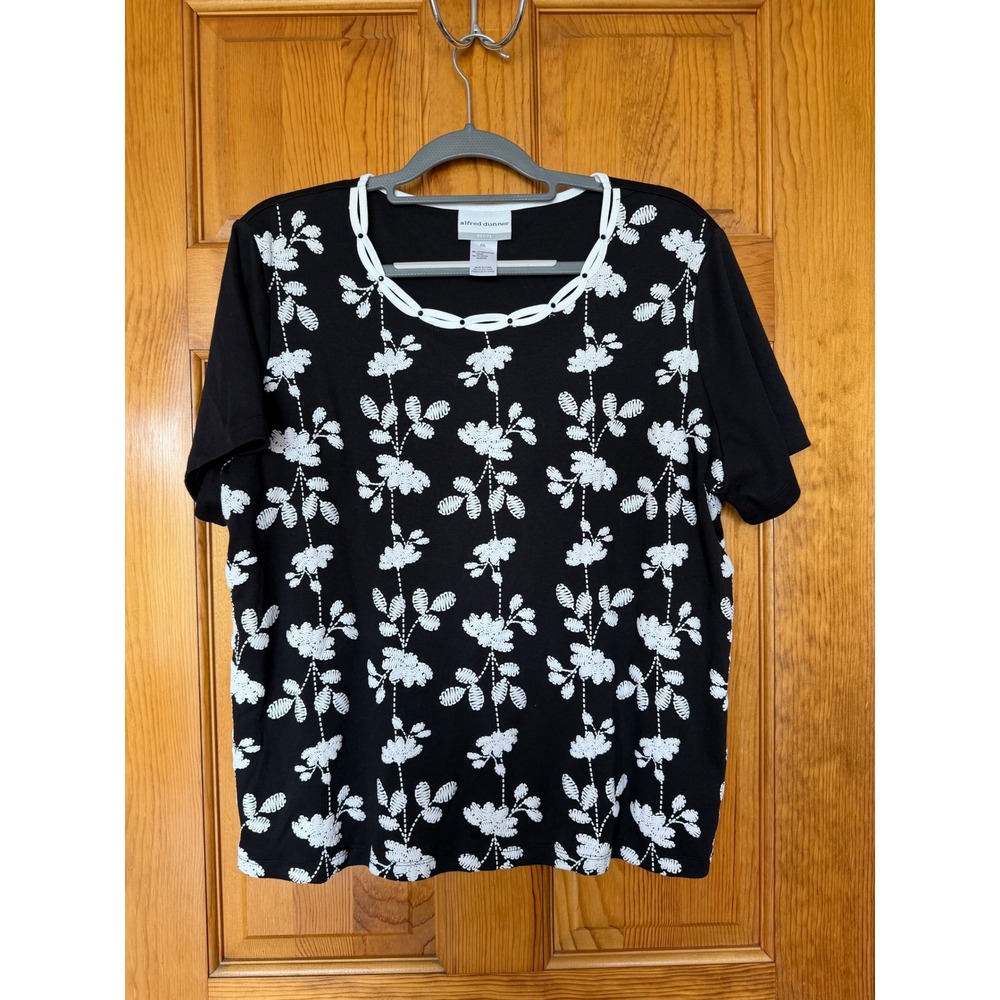 Alfred Dunner Petite PXL Black White Floral Knit Top Short Sleeve Studded Neck